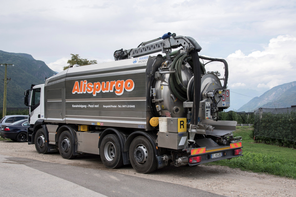Alispurgo offre servizi di spurgo di fognature e fosse biologiche, di  pulizia di degrassatori e separatori di olio, dissabbiatori, sedimentatori  di fanghi e serbatoi di olio combustibile in Alto Adige